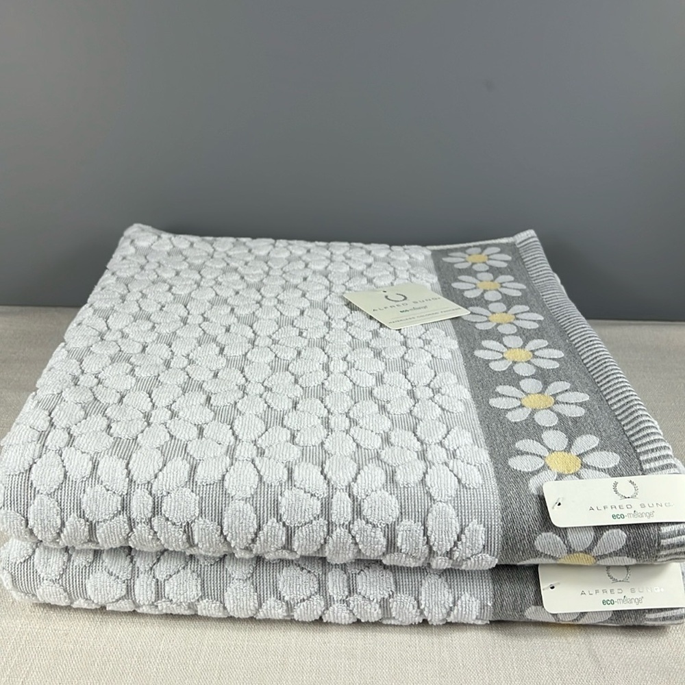 Alfred Sung Bath Towel Set Daisies Gray Yellow White Floral Cotton 2 pc Set NEW